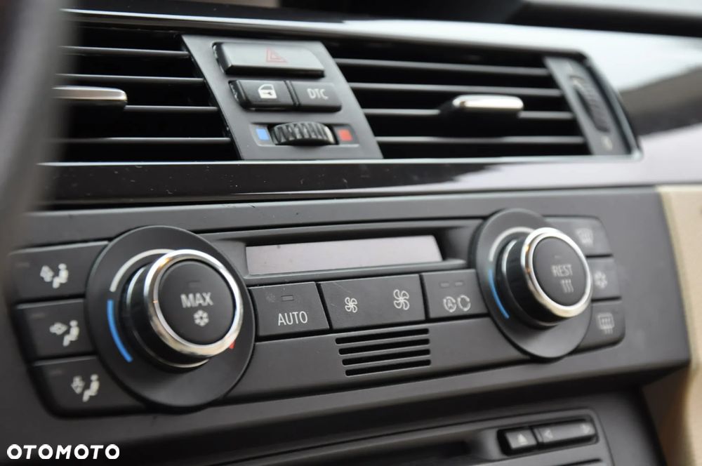 BMW Seria 3 325i xDrive - 22