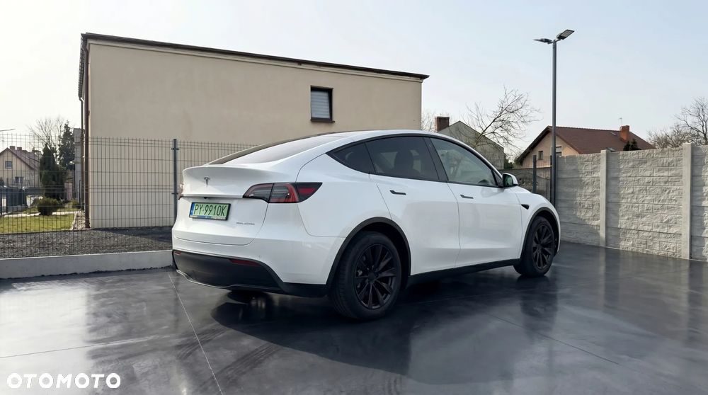 Tesla Model Y - 11