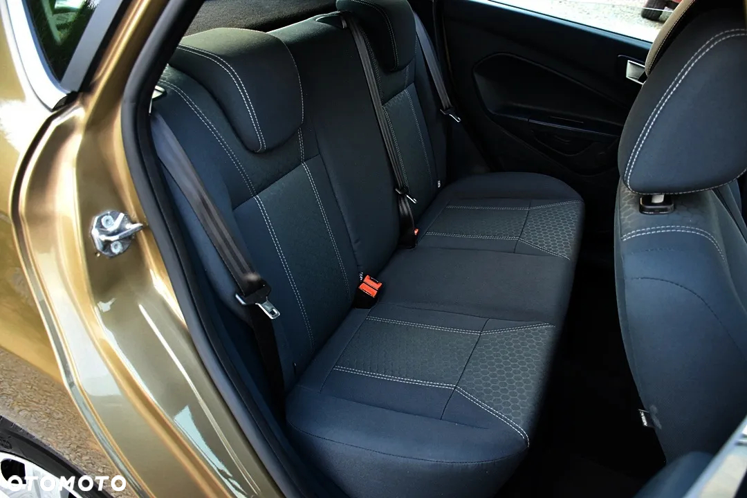 Ford Fiesta 1.4 Ghia - 35