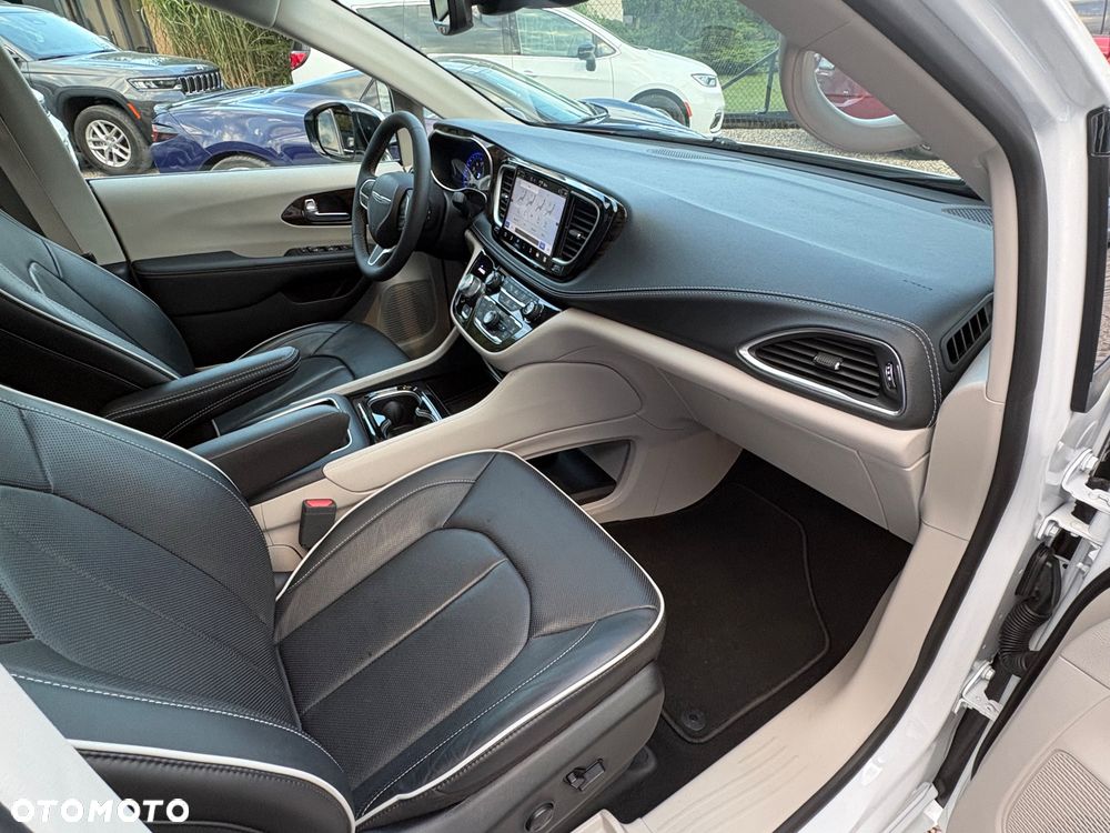 Chrysler Pacifica - 22