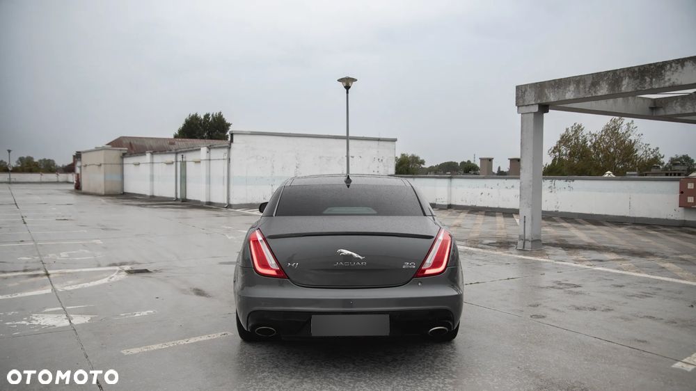 Jaguar XJ 3.0 T AWD R-Sport - 11