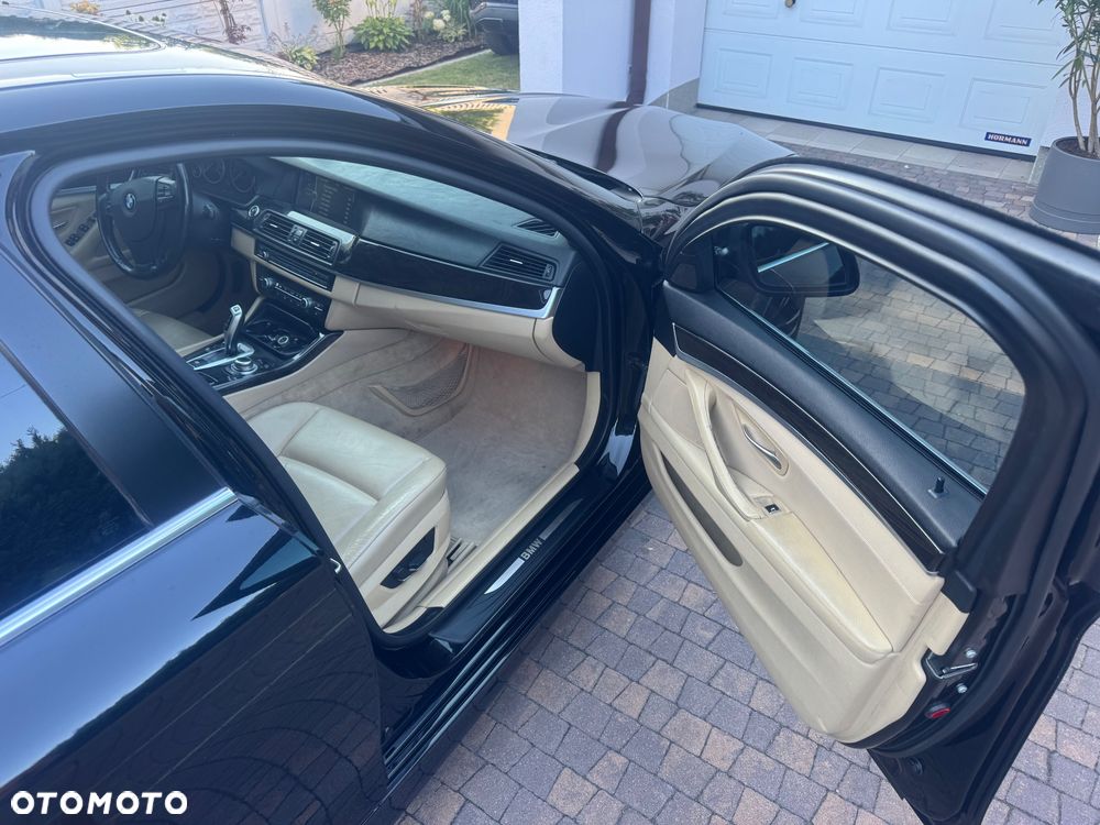 BMW Seria 5 528i xDrive - 23