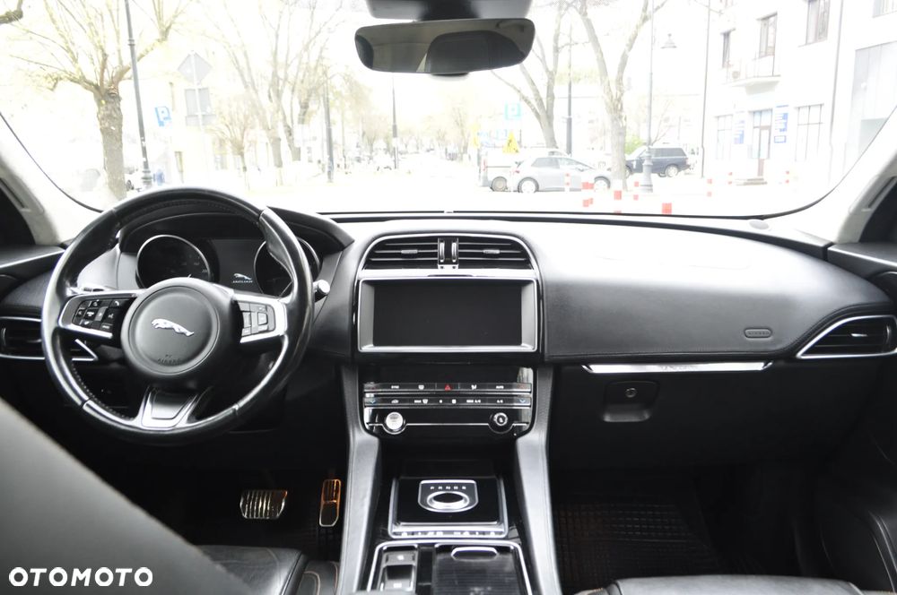 Jaguar F-Pace 2.0 i4D AWD Pure - 8