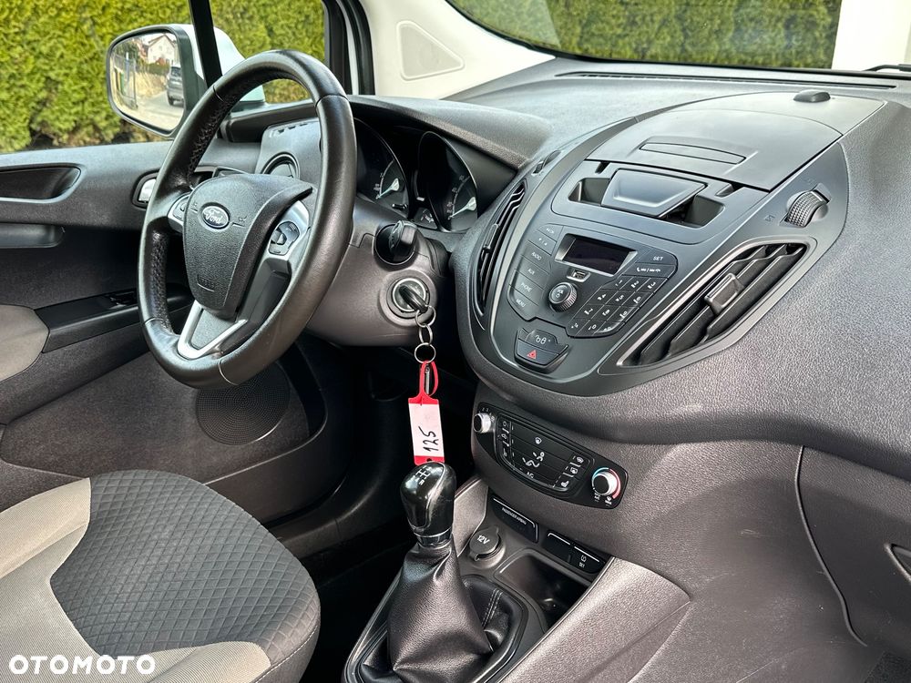 Ford Tourneo Courier 1.5 TDCi S&S Ambiente - 33