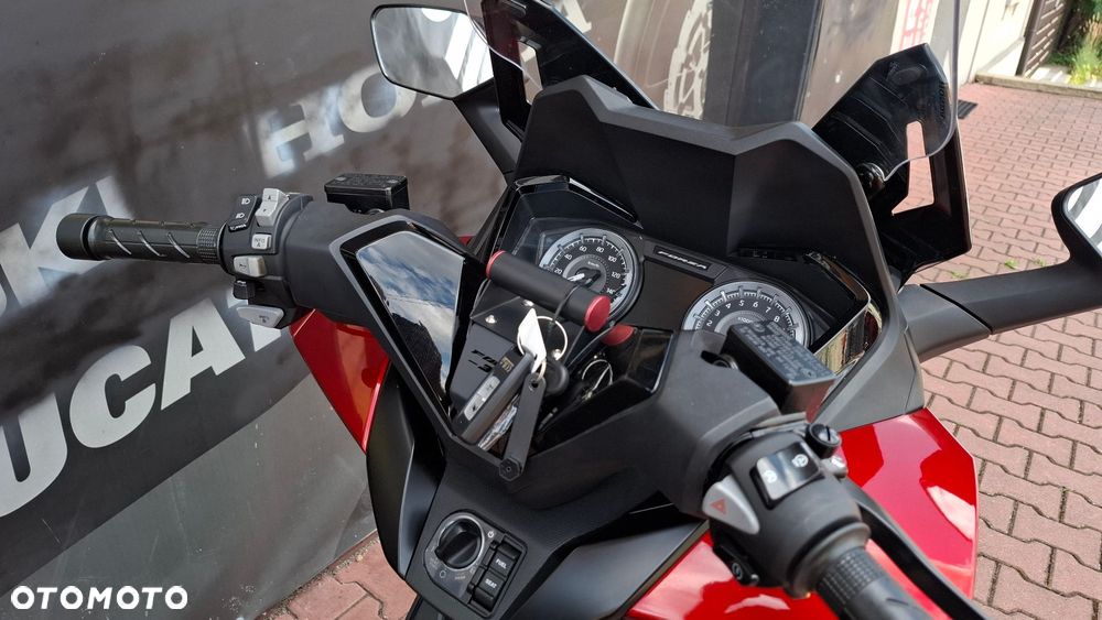 Honda NSS - 16