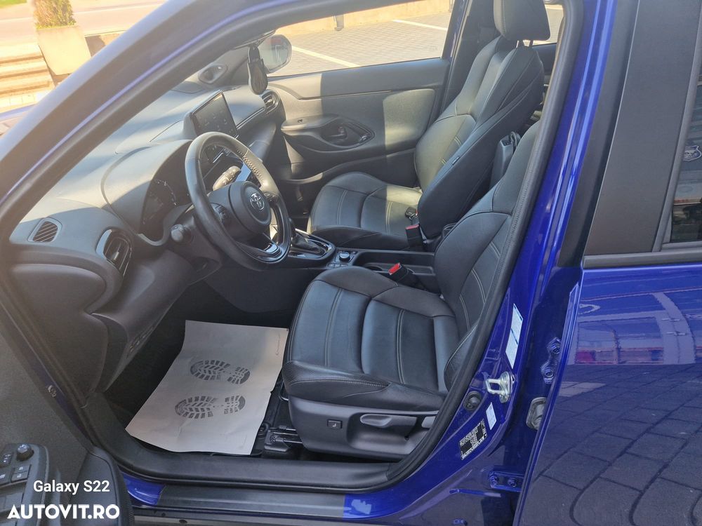 Toyota Yaris Cross 1.5 VVT-i HSD 4x4 Exclusive Premiere - 11