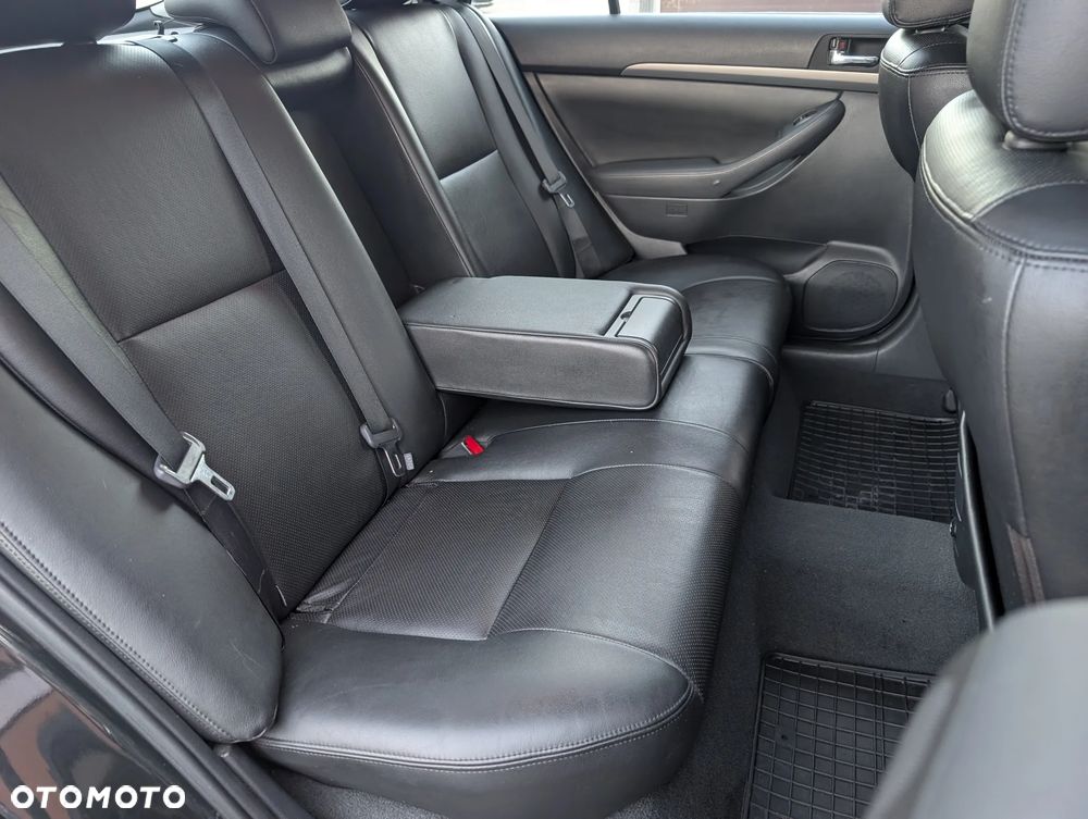 Toyota Avensis 2.0 VVT-i Prestige - 8