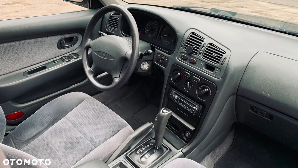 Mitsubishi Galant - 12