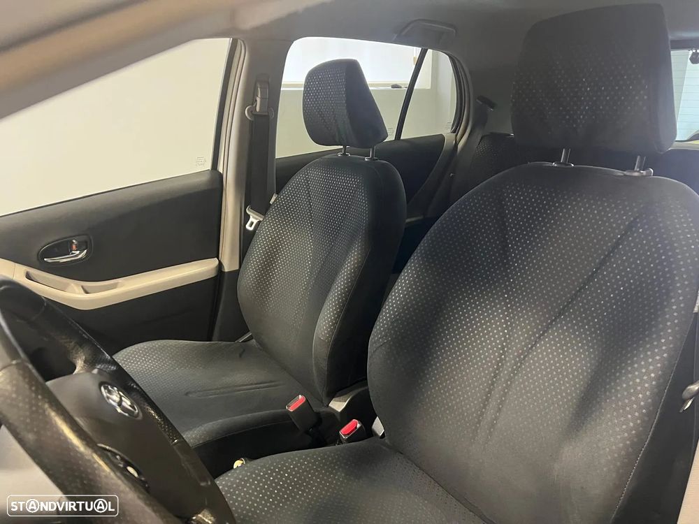 Toyota Yaris 1.33 VVT-i Rock In Rio 10 - 9