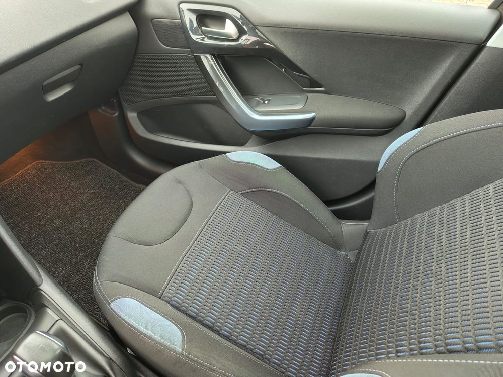 Peugeot 208 - 21