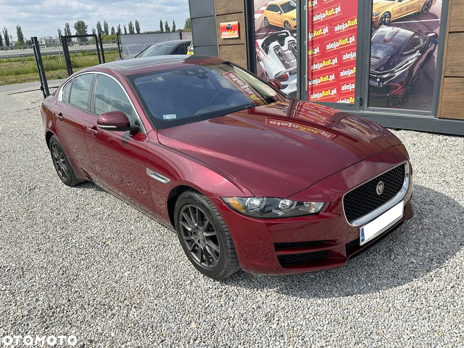 Jaguar XE 2.0 T Prestige - 3