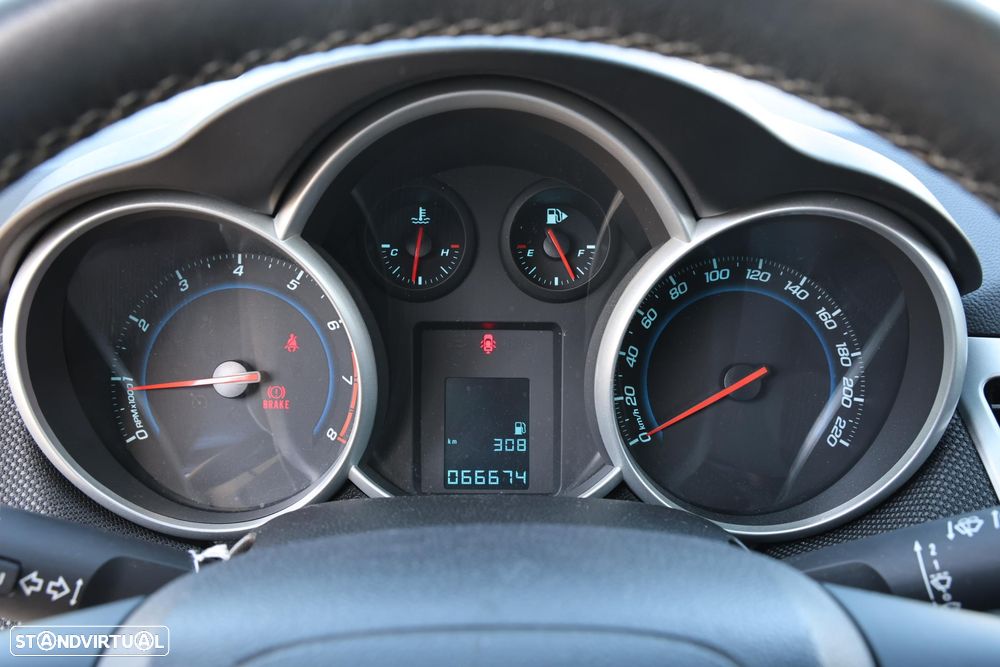 Chevrolet Cruze 1.6 LT - 12