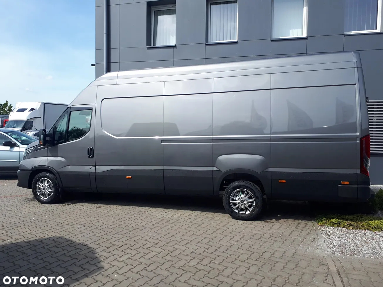 Iveco 35S21HA8V, dach 2,1m, szary metalizowany, - 3