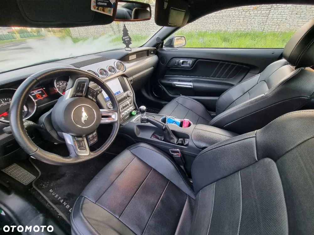 Ford Mustang - 6