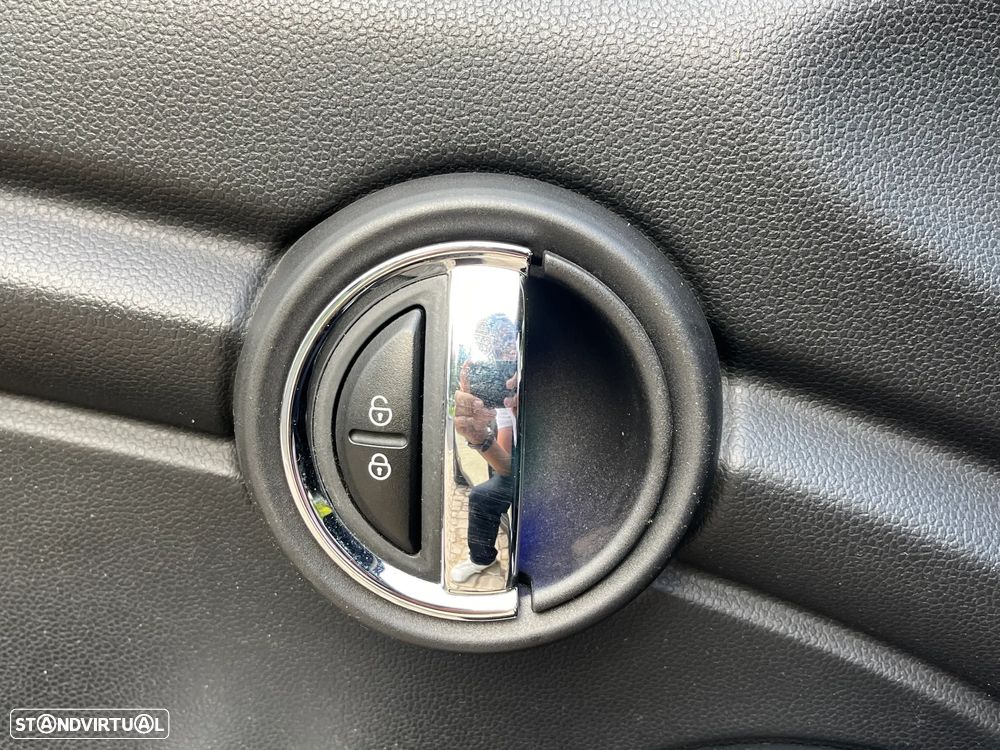 MINI 5 Portas Cooper D Auto - 21