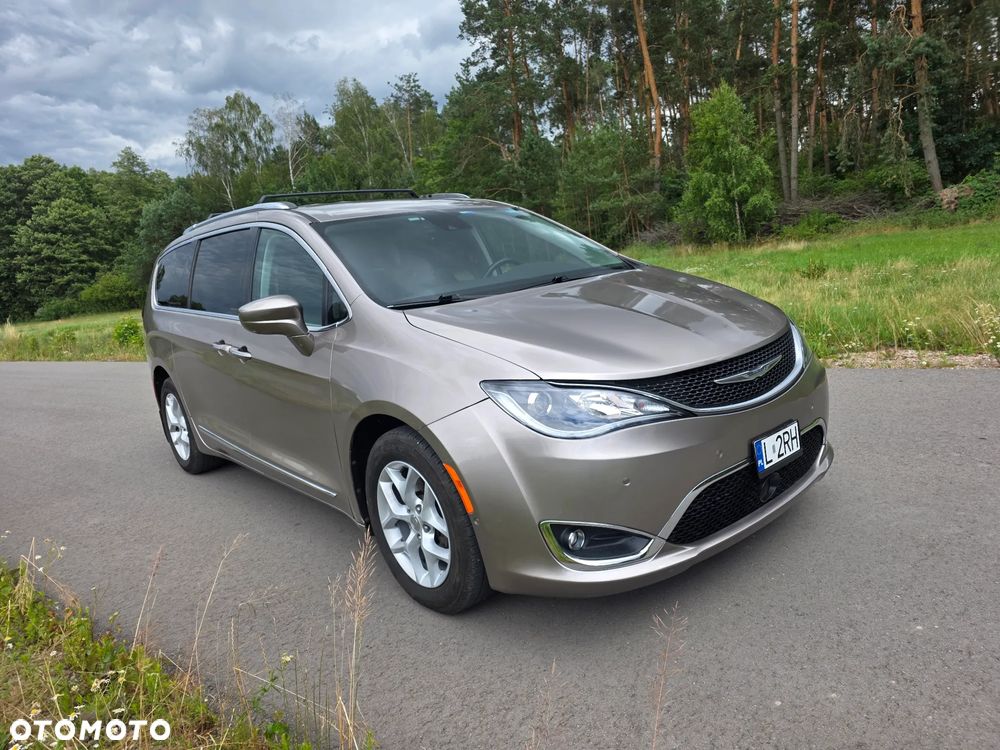 Chrysler Pacifica - 3