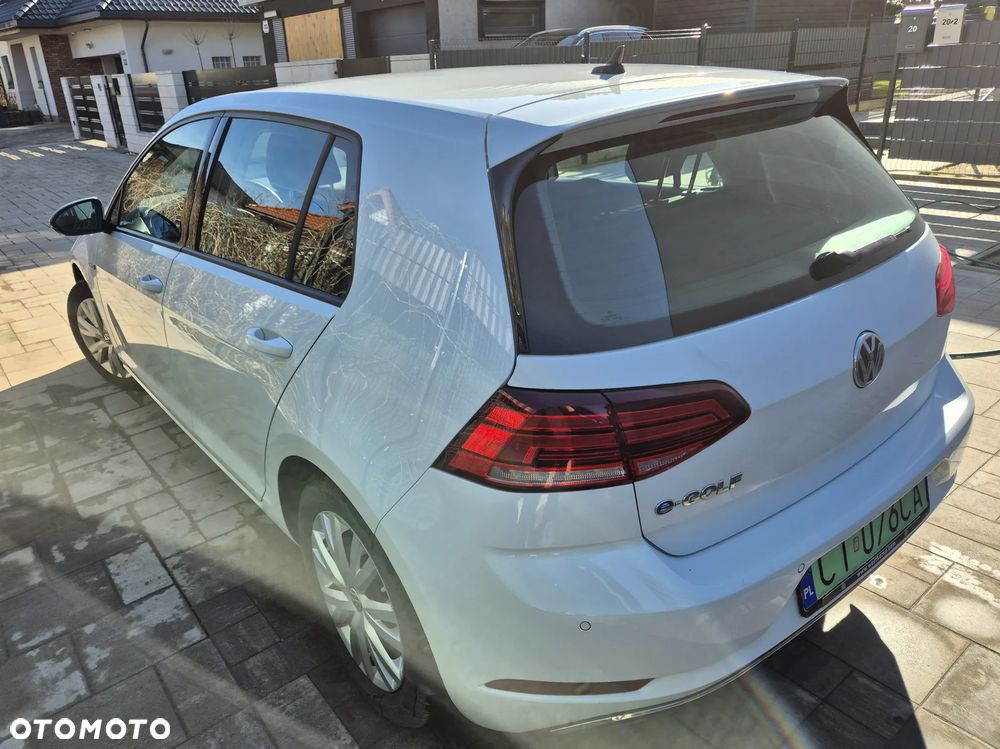Volkswagen Golf - 4