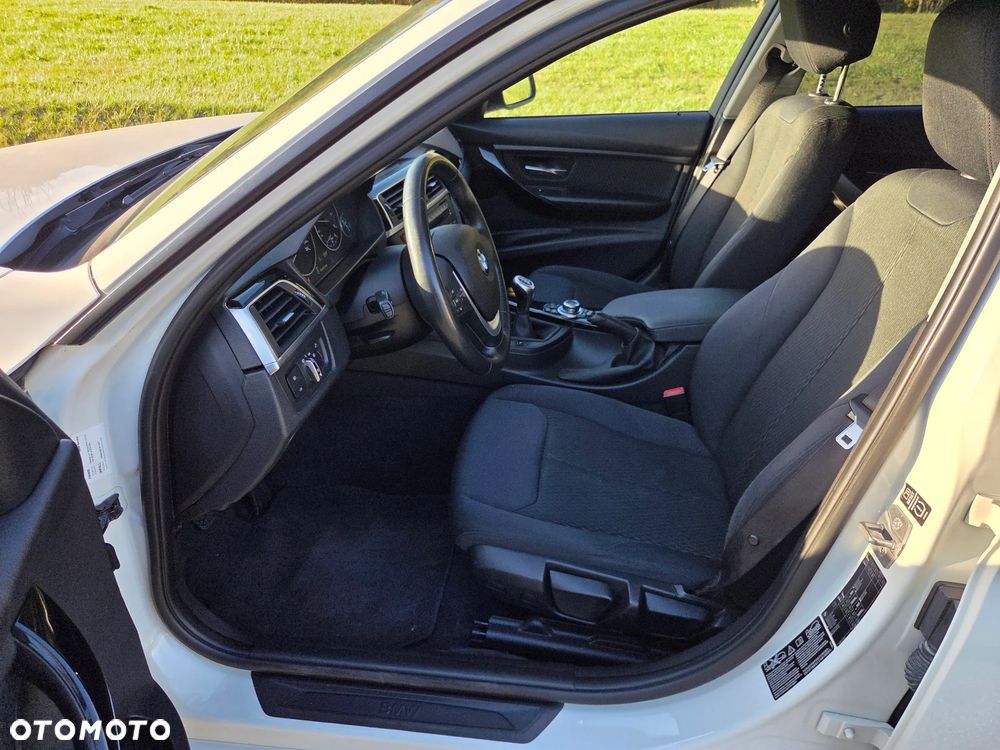 BMW Seria 3 318d xDrive - 10