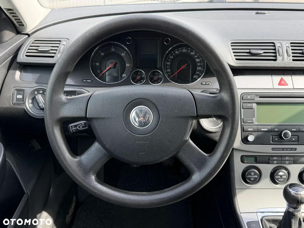 Volkswagen Passat - 21