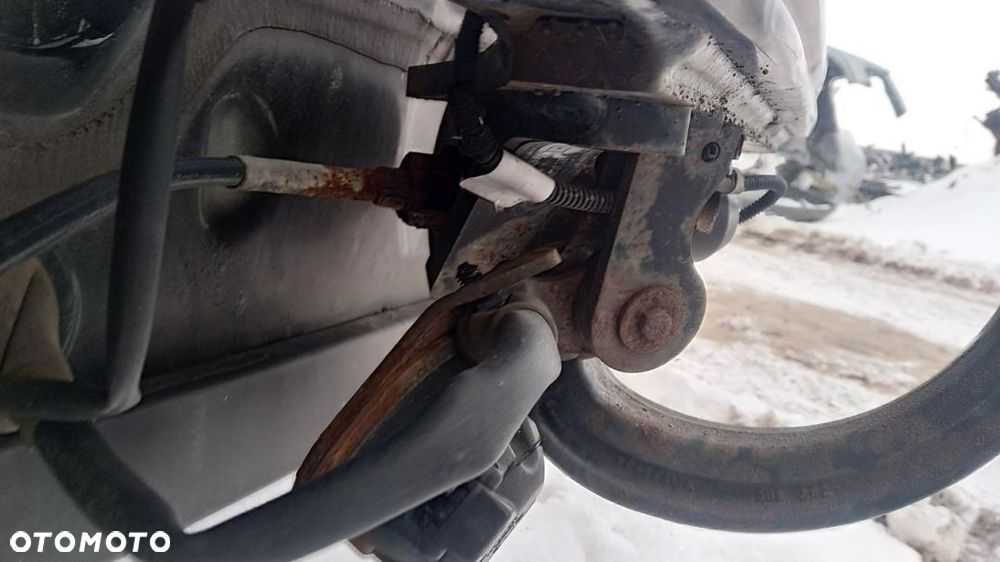 CHOWANY HAK HOLOWNICZY AUDI A6 C6 KOMBI - 9