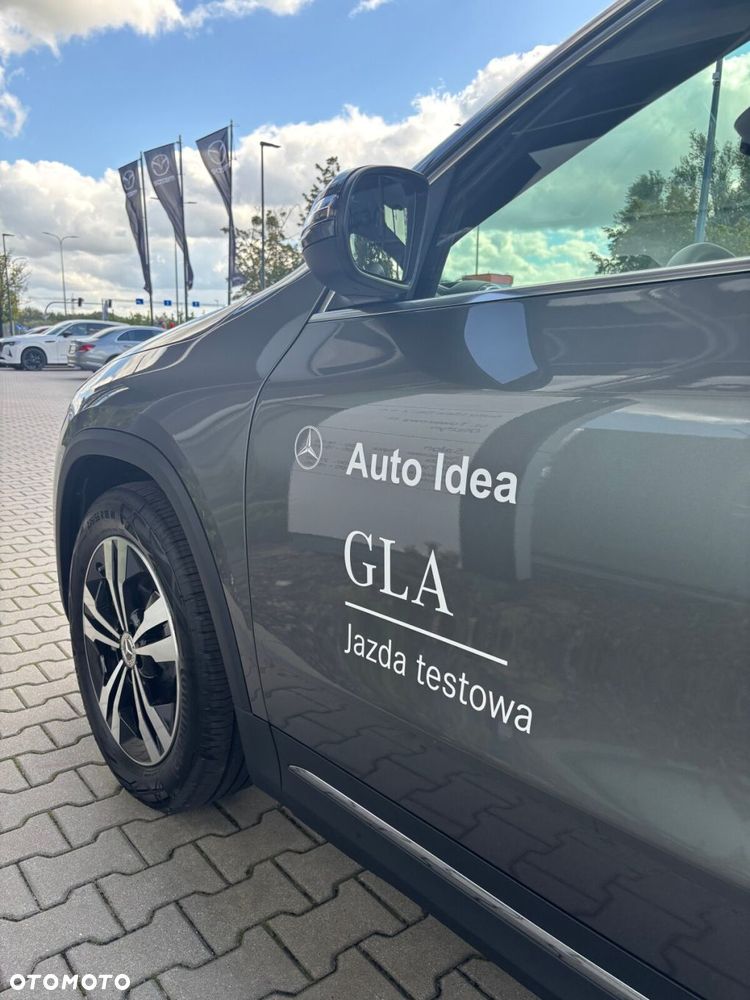 Mercedes-Benz GLA - 10