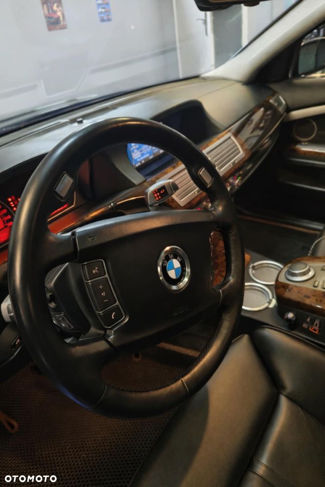 BMW Seria 7 760i L - 12