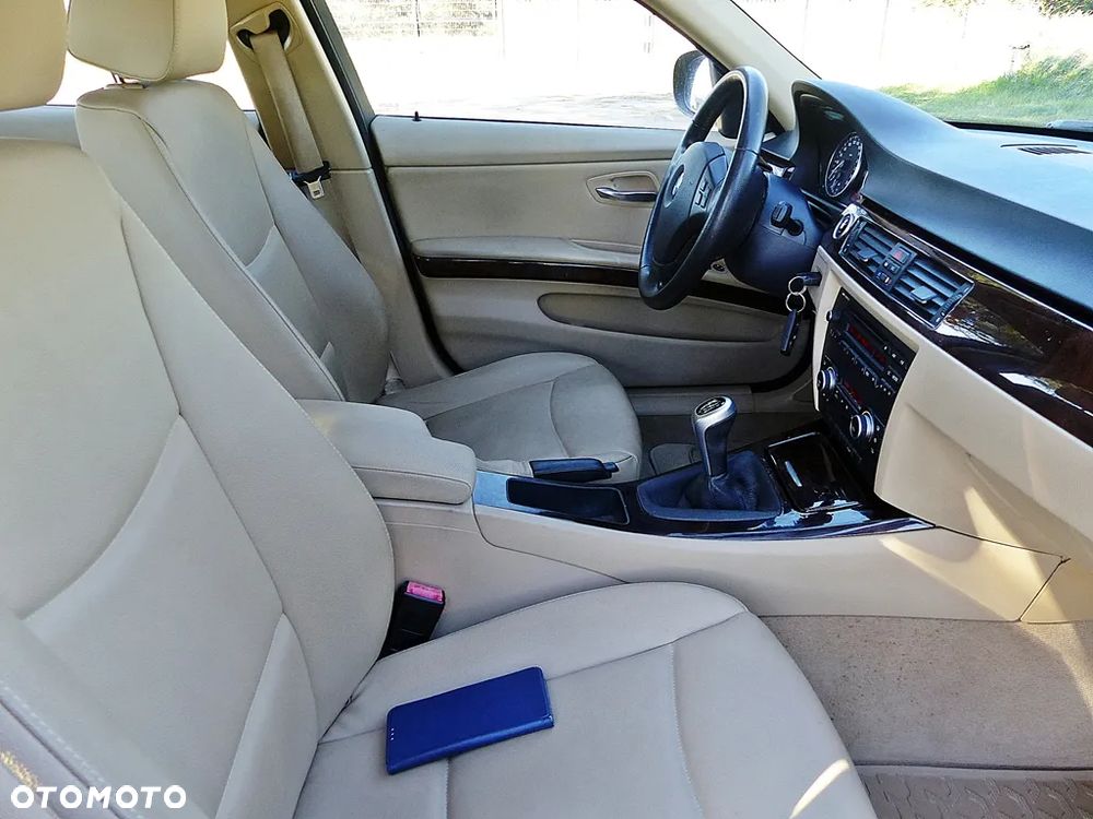 BMW Seria 3 318i Edition Exclusive - 25