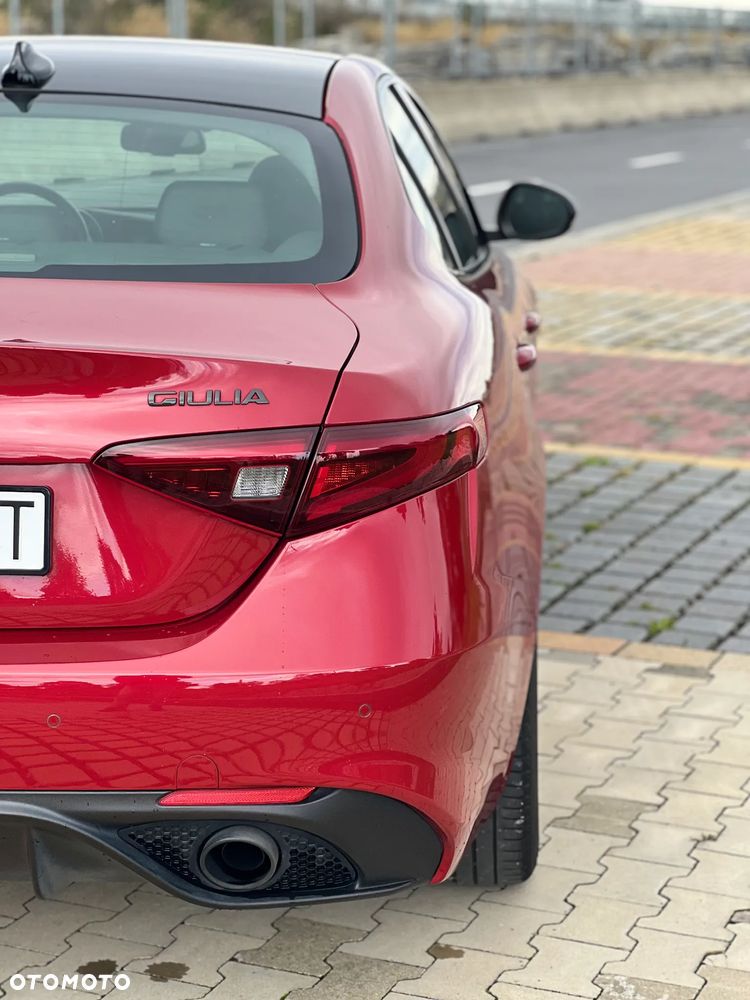Alfa Romeo Giulia 2.0 Turbo 16V AT8-Q4 Veloce Ti - 11