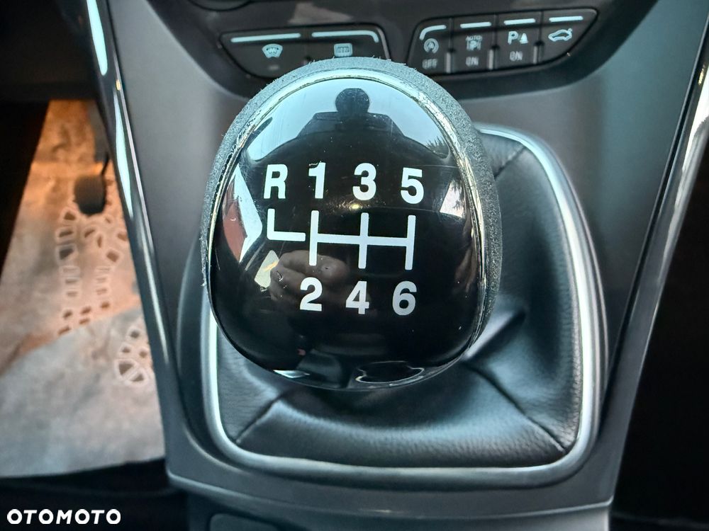 Ford Kuga 1.6 EcoBoost 2x4 Titanium - 17