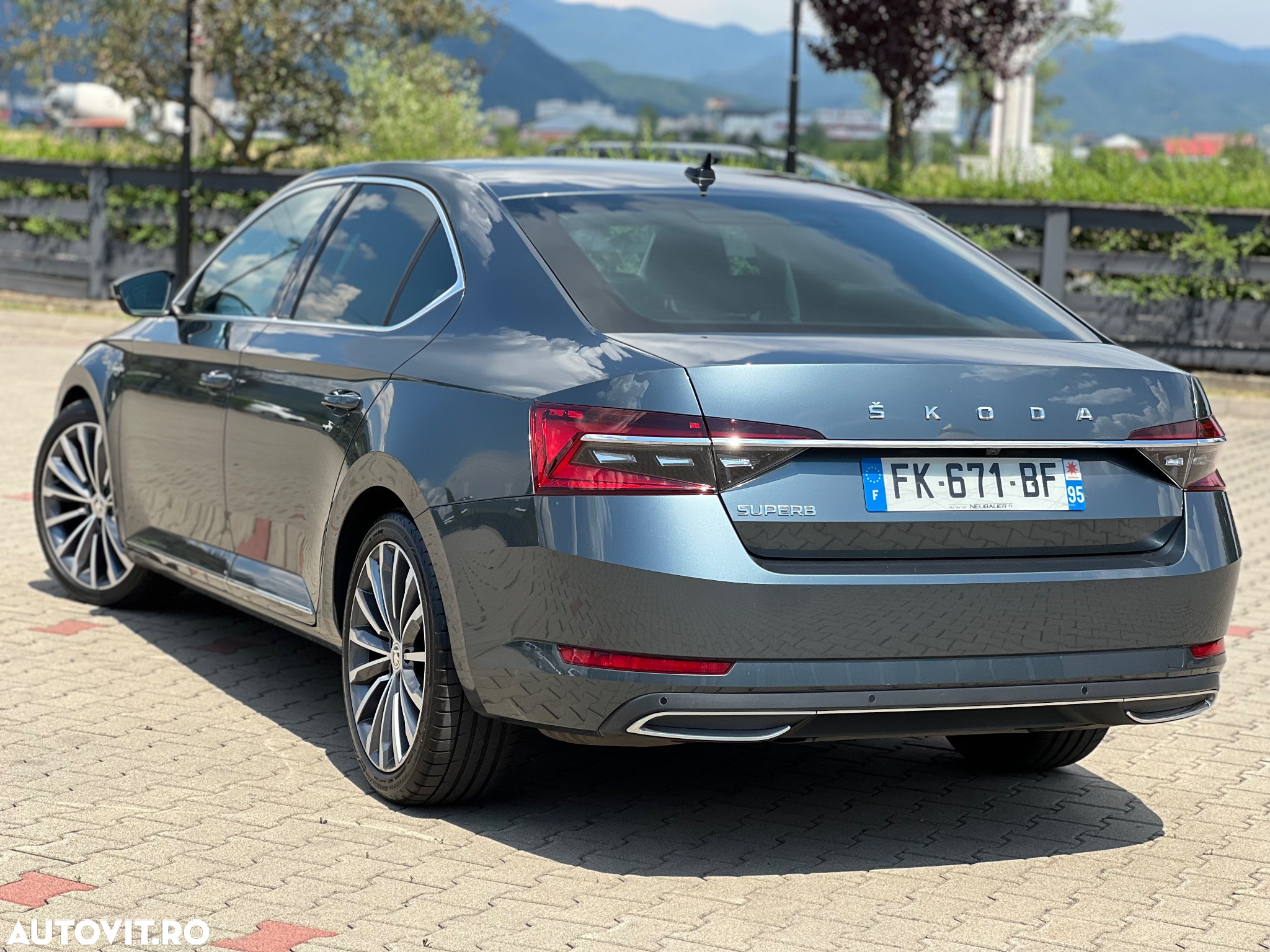 Skoda Superb 2.0 TDI DSG Laurin & Klement - 6