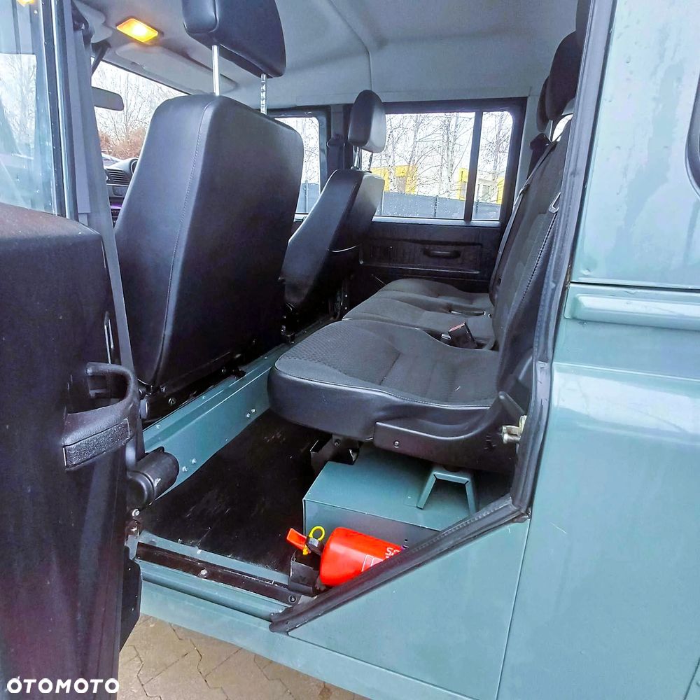 Land Rover Defender - 12