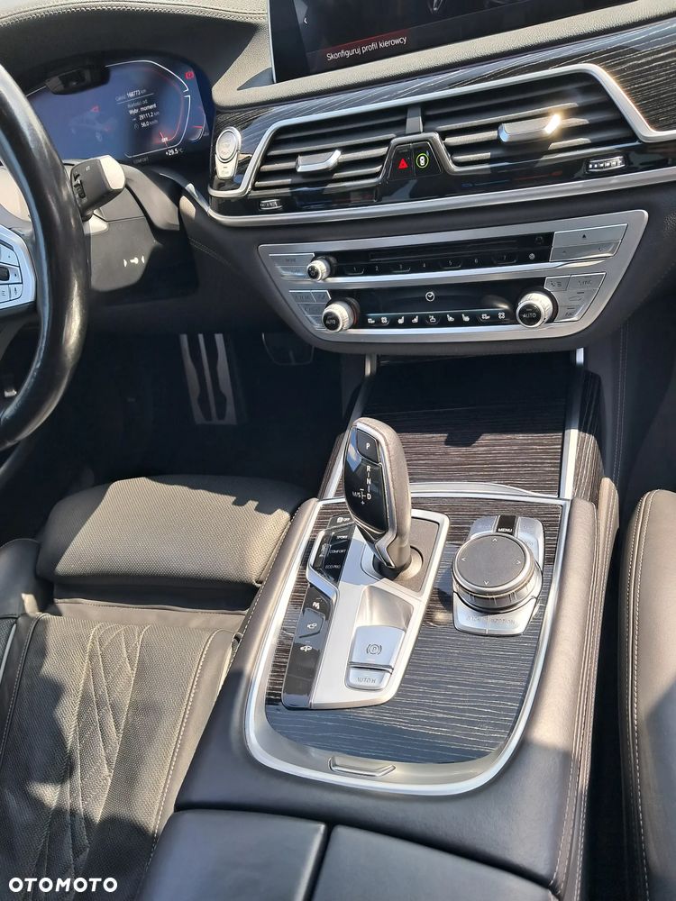 BMW Seria 7 750i xDrive - 23