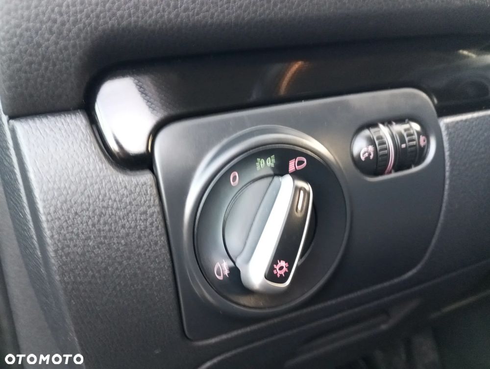 Volkswagen Golf - 25