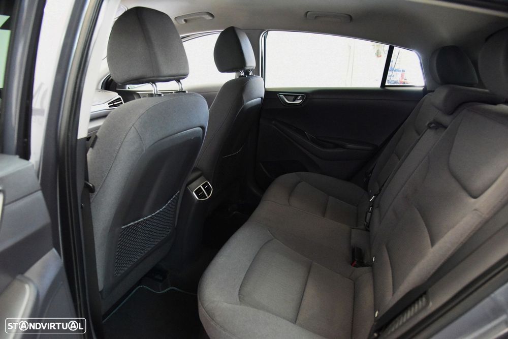 Hyundai Ioniq - 30