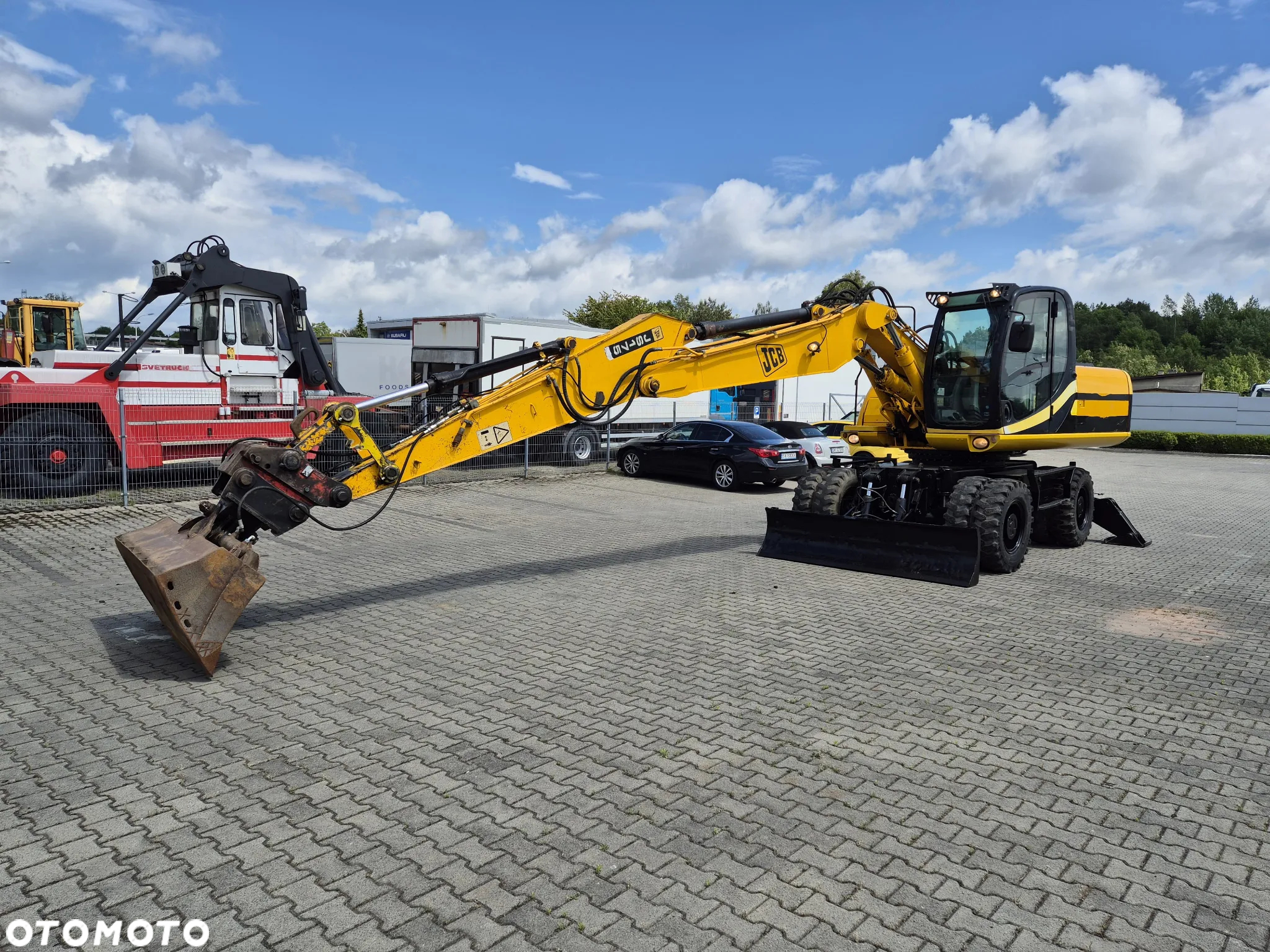 JCB JS175 W / 1 WŁ / W PEŁNI SPRAWNA / KABINA / ODNOWIONA / SERWISOWANA / 4X4 / SILNIK ISUZU / 2 ŁYZKI W ZESTAWIE! - 11