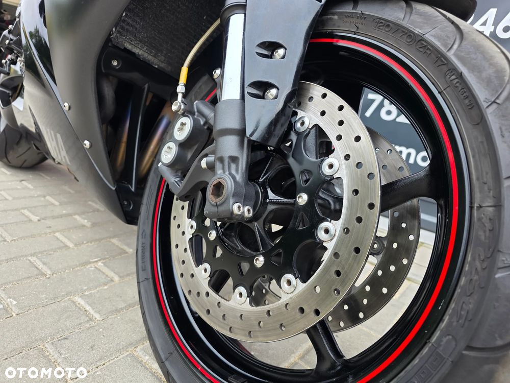 Yamaha R1 - 29