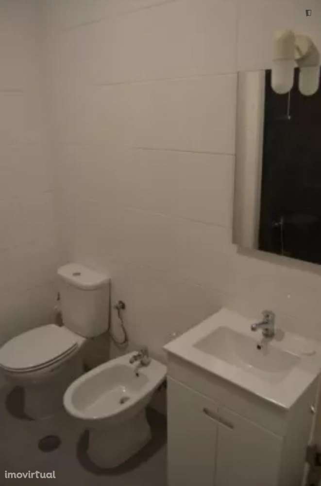 Quarto - localizado em Baixa Coimbra - Grande imagem: 4/9