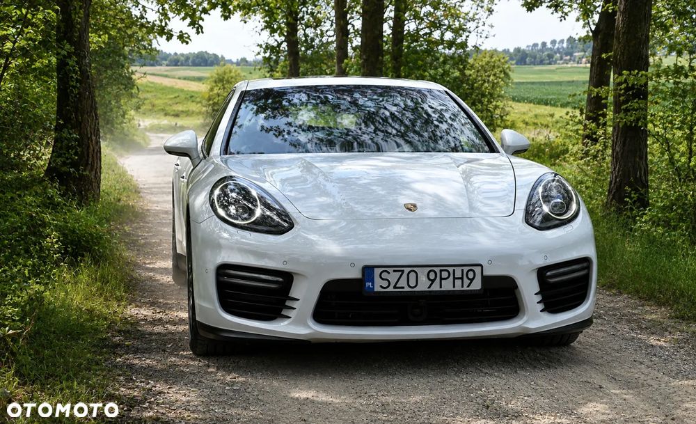 Porsche Panamera GTS PDK - 4
