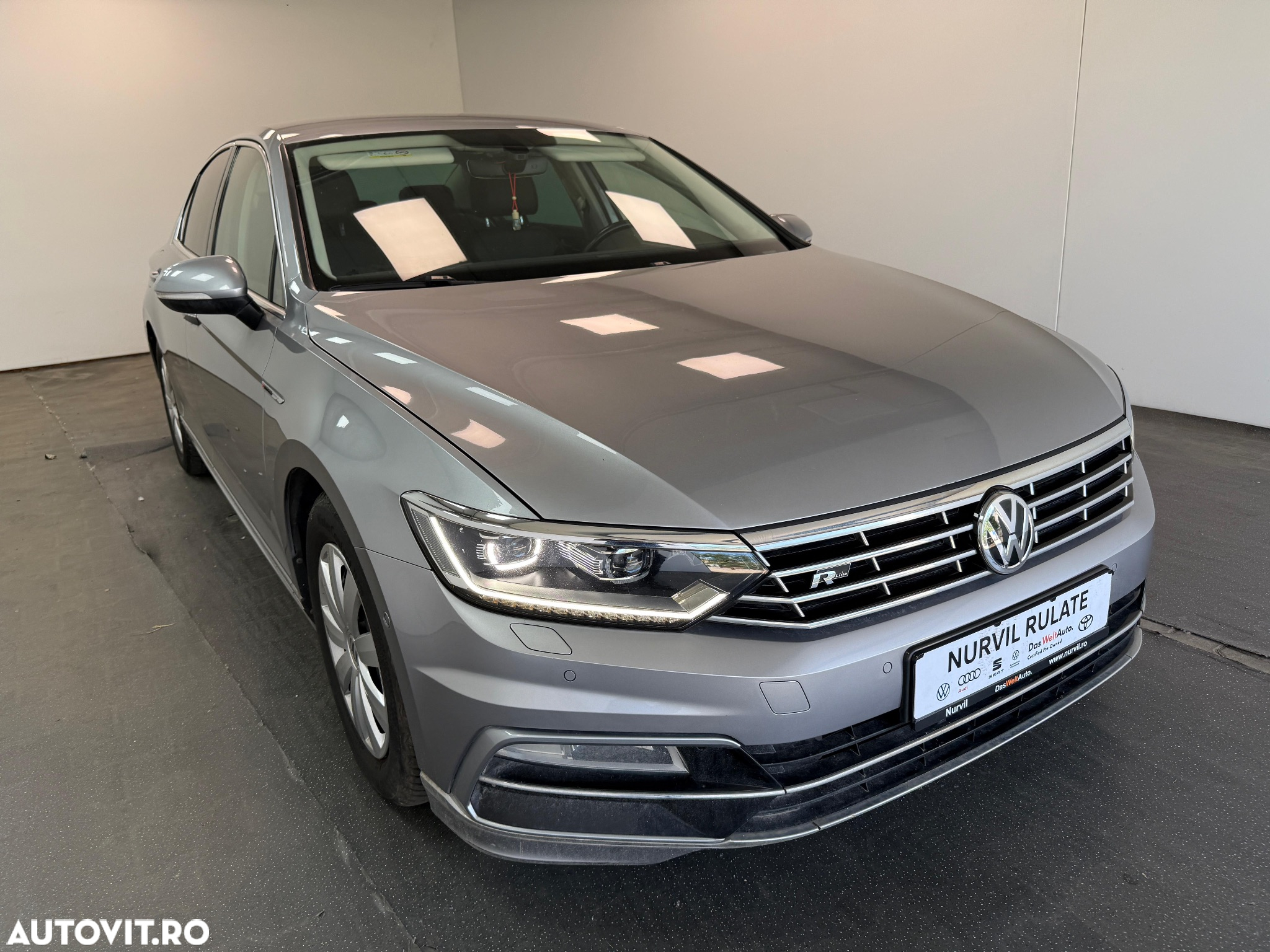 Volkswagen Passat 2.0 TDI DSG 4Motion R Executive - 6