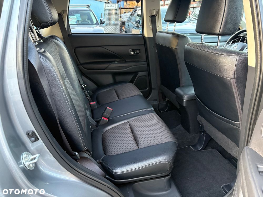 Mitsubishi Outlander 2.2 DID Intense + - 23