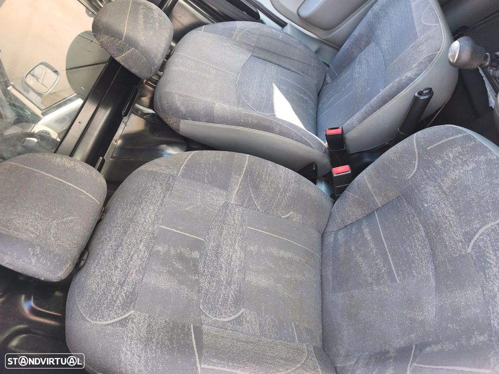 Renault Kangoo 1.5 dCi Authentique - 10