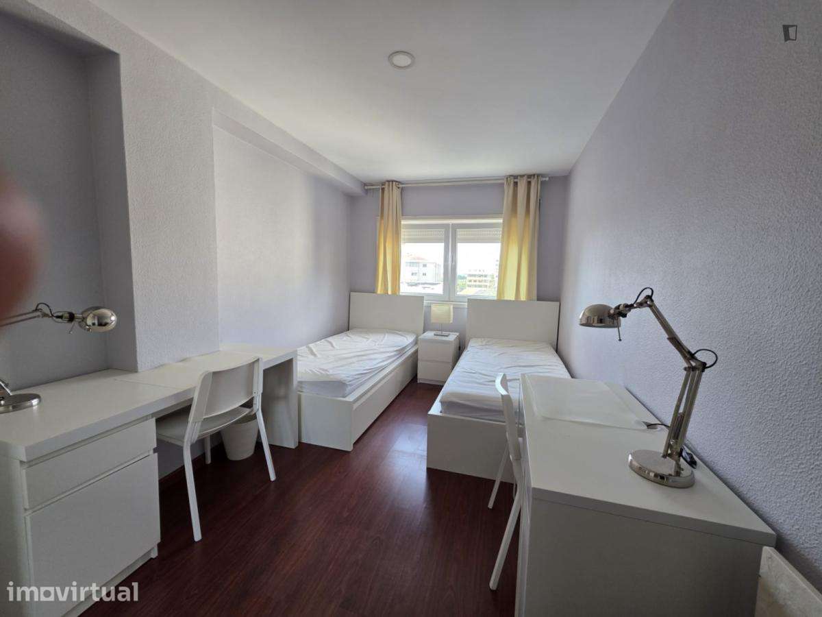 Quarto - localizado em Paranhos Porto - Grande imagem: 3/15