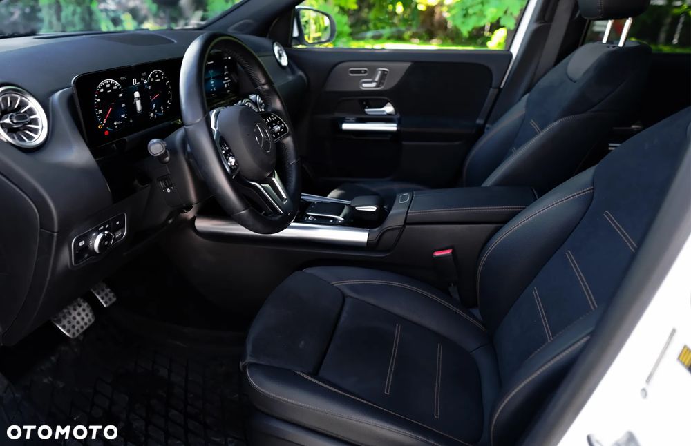 Mercedes-Benz GLA 250 4-Matic AMG Line - 12