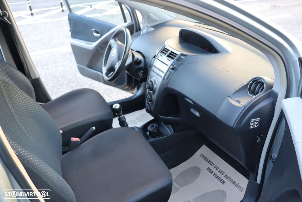 Toyota Yaris 1.3 VVT-i Sol High Pack VSC+TRC - 24