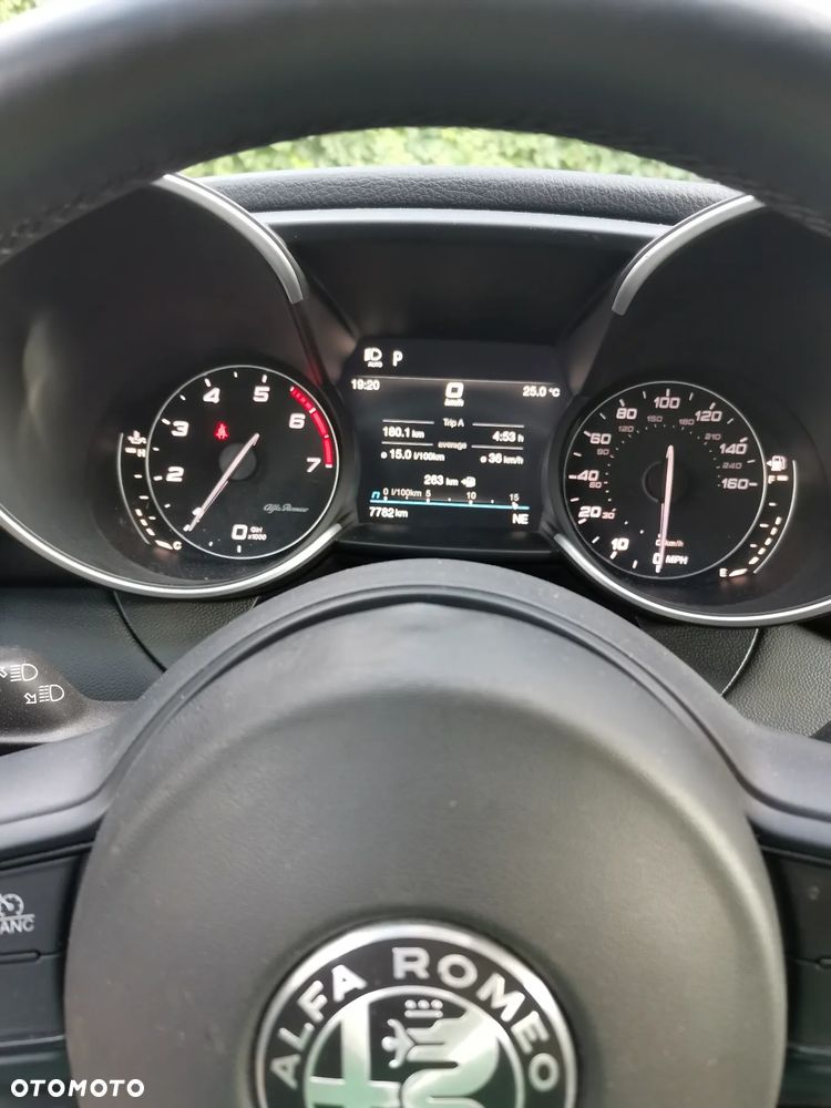 Alfa Romeo Giulia 2.0 Turbo 16V AT8-Q4 Ti - 25