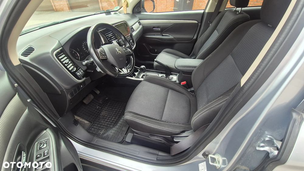 Mitsubishi Outlander 2.0 Intense 2WD CVT - 17