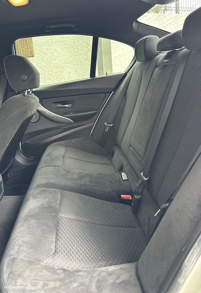 BMW 318 d Pack M - 23