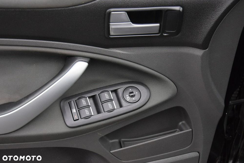 Ford Kuga - 35