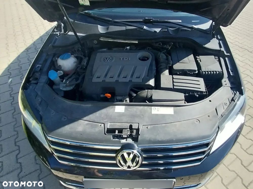 Volkswagen Passat - 4