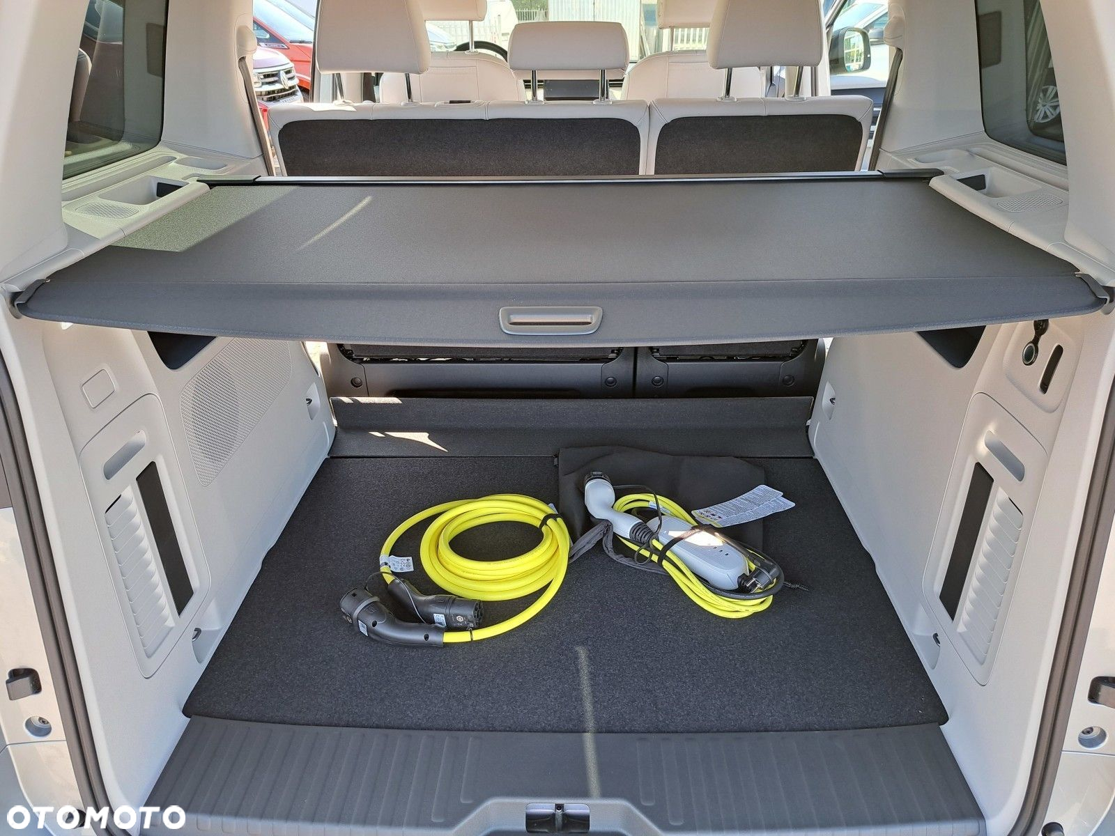 Volkswagen ID. Buzz 150 kW (204 PS) / skrzynia biegów: automatyczna 1 biegowa rozstaw osi: 2988 mm - 33